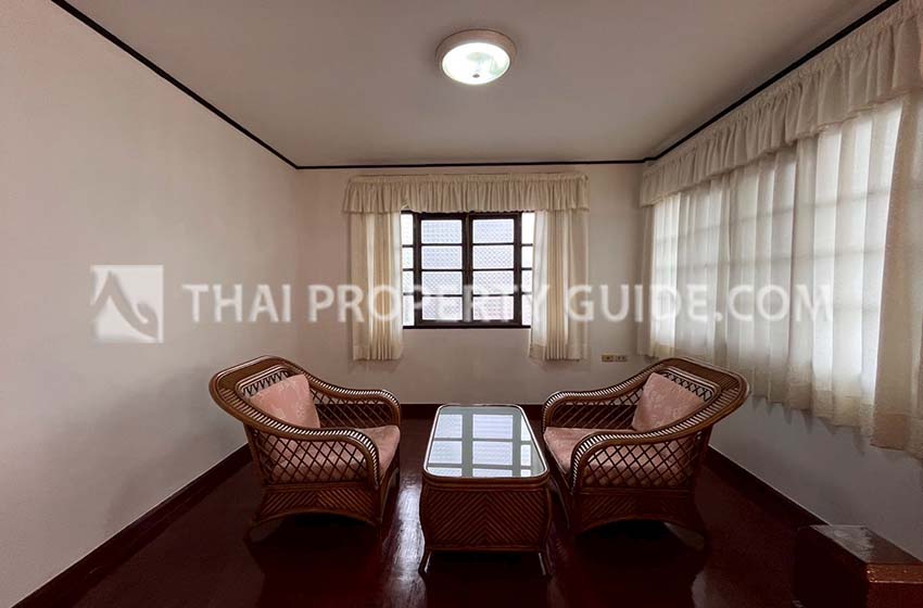 House with Shared Pool in Srinakarin 